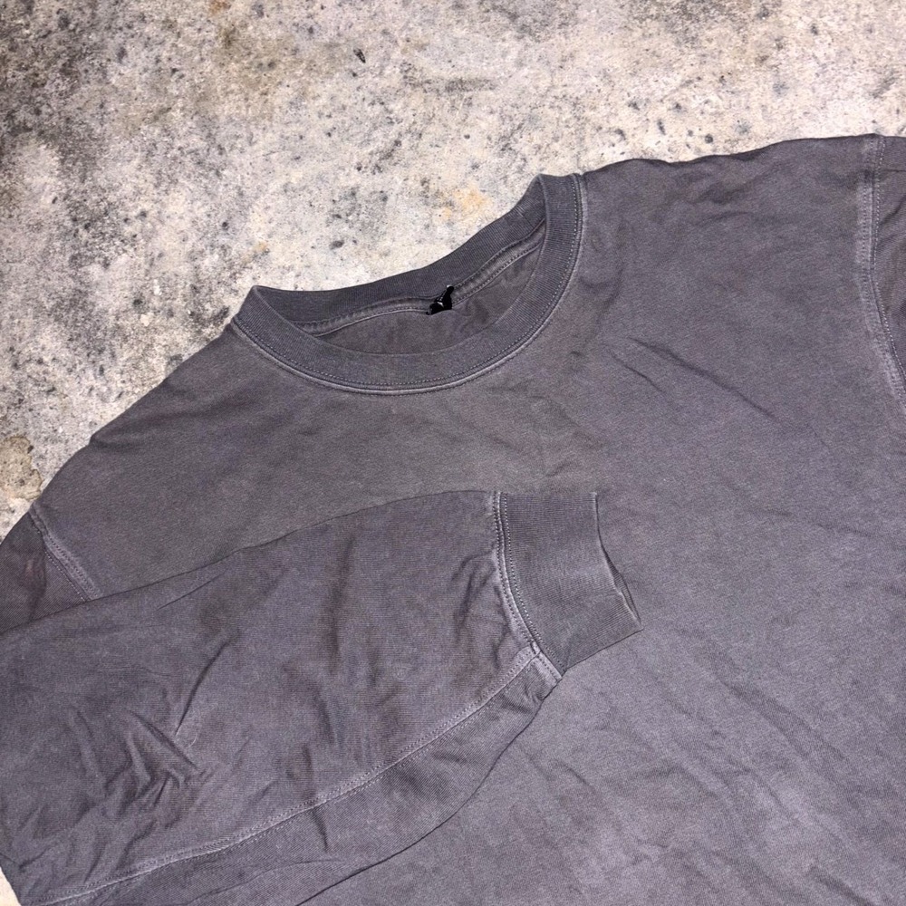 Uniqlo Shirt Womens Small Gray Crew Neck Side Slit Long Sleeve Casual Outdoor
